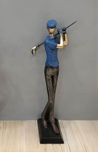 PERSONA DORADA DE GOLF