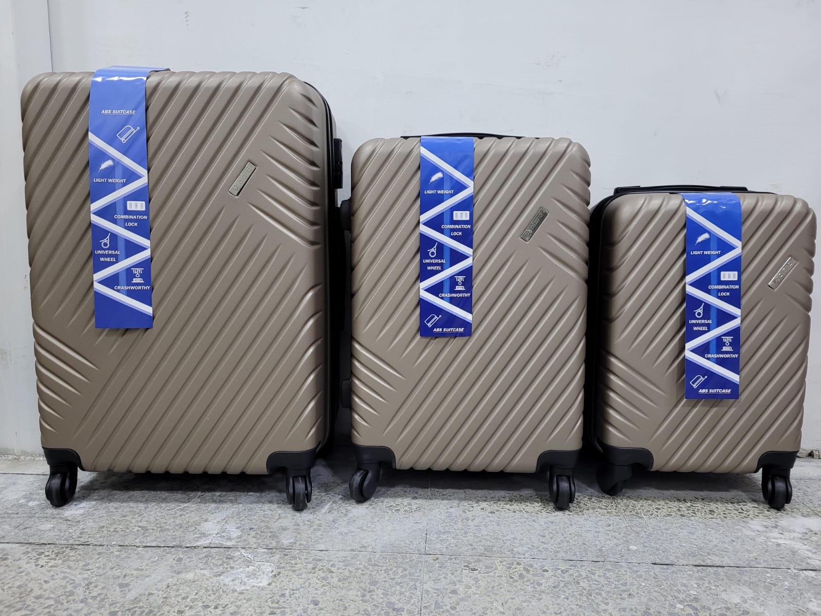 Set de tres maletas ruedas 360/ sistema