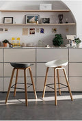 TABURETE NORDICO